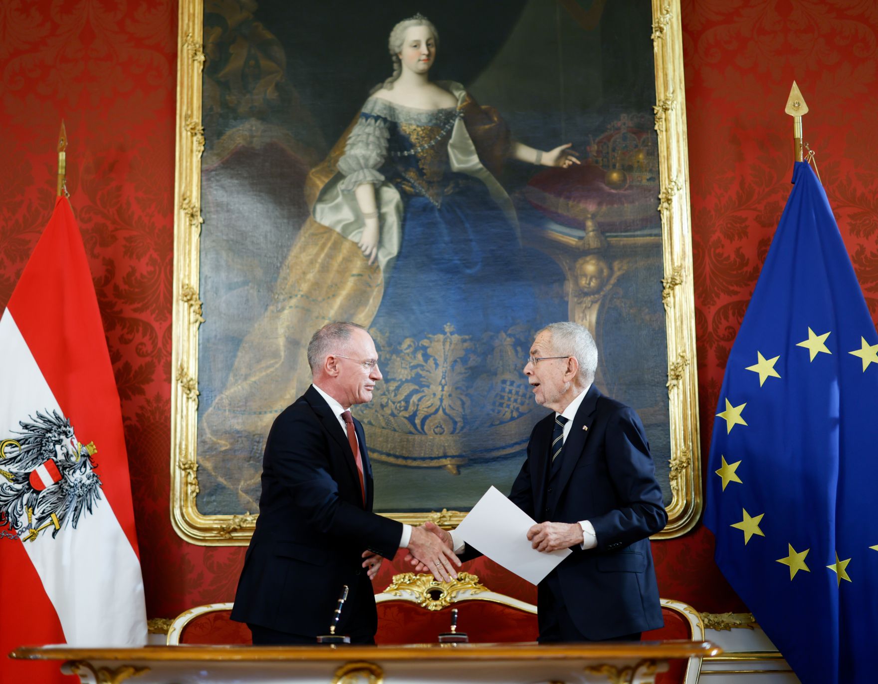 Am 3. M&auml;rz 2025 wurde die neue Bundesregierung von Bundespr&auml;sident Alexander Van der Bellen (r.) in der Pr&auml;sidentschaftskanzlei angelobt. Im Bild Bundesminister Bundesminister Gerhard Karner (l.).