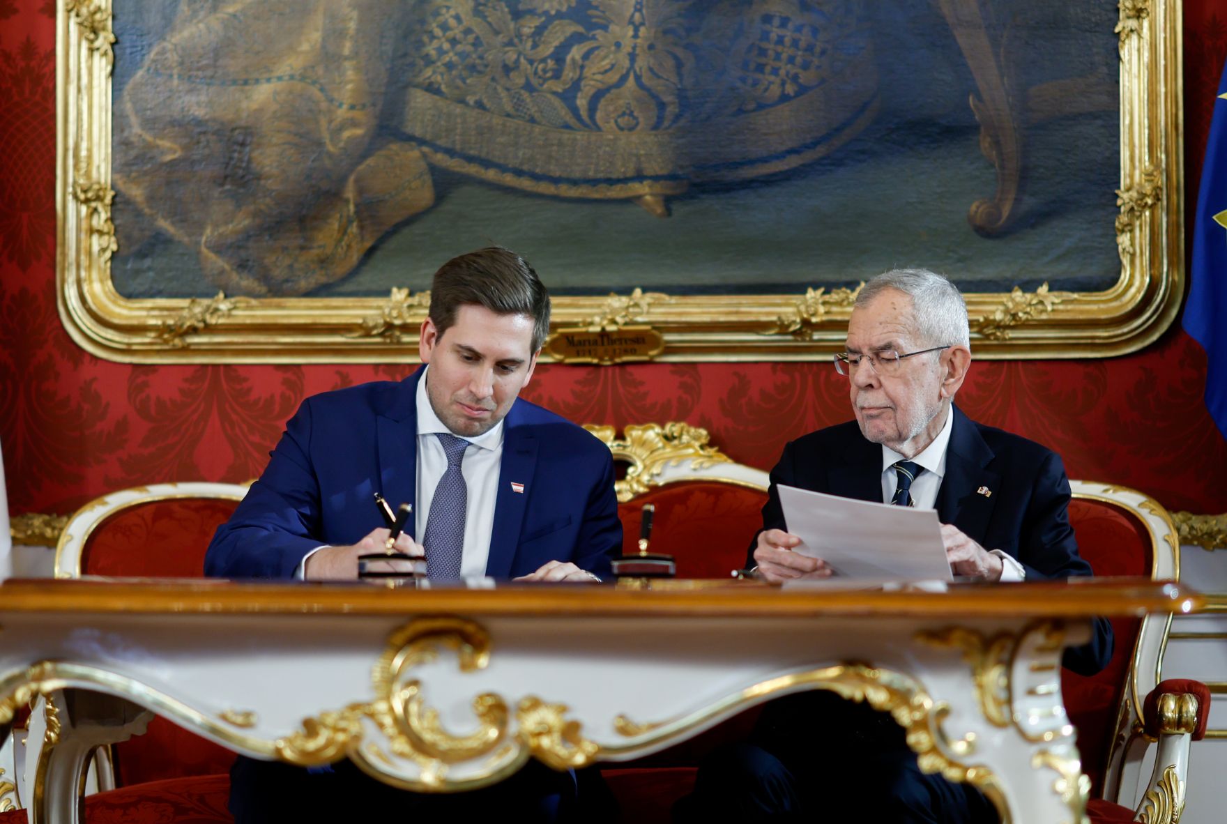 Am 3. M&auml;rz 2025 wurde die neue Bundesregierung von Bundespr&auml;sident Alexander Van der Bellen (r.) in der Pr&auml;sidentschaftskanzlei angelobt. Im Bild Staatssekret&auml;r Alexander Pr&ouml;ll (l.).