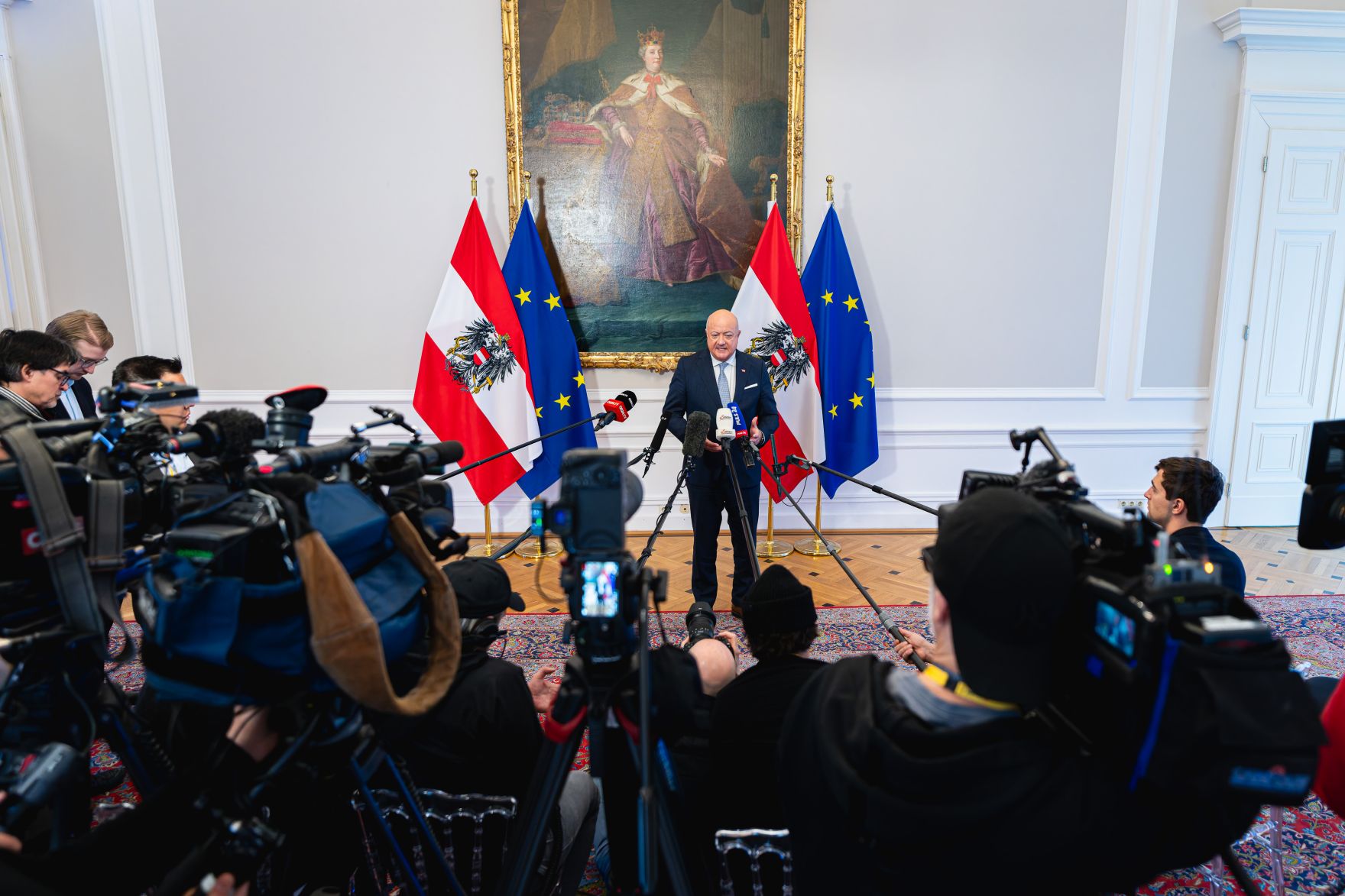 Am 14. M&auml;rz 2025 fand ein Pressegespr&auml;ch im Bundeskanzleramt mit Bundeskanzler Christian Stocker statt. Im Bild beim anschlie&szlig;enden Statement.