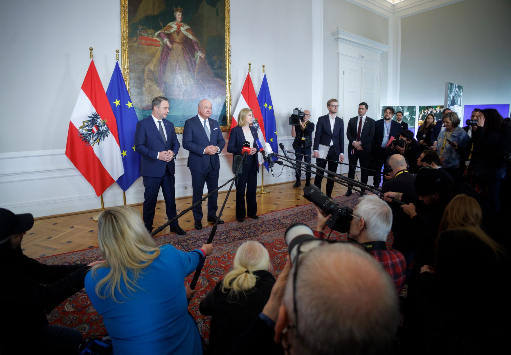 Am 18. M&auml;rz 2025 fand im Bundeskanzleramt die Klausurtagung der Bundesregierung statt. Im Bild Bundeskanzler Christian Stocker (m.), Vizekanzler Andreas Babler (l.) und Bundesministerin Beate Meinl-Reisinger (r.) beim Doorstep.