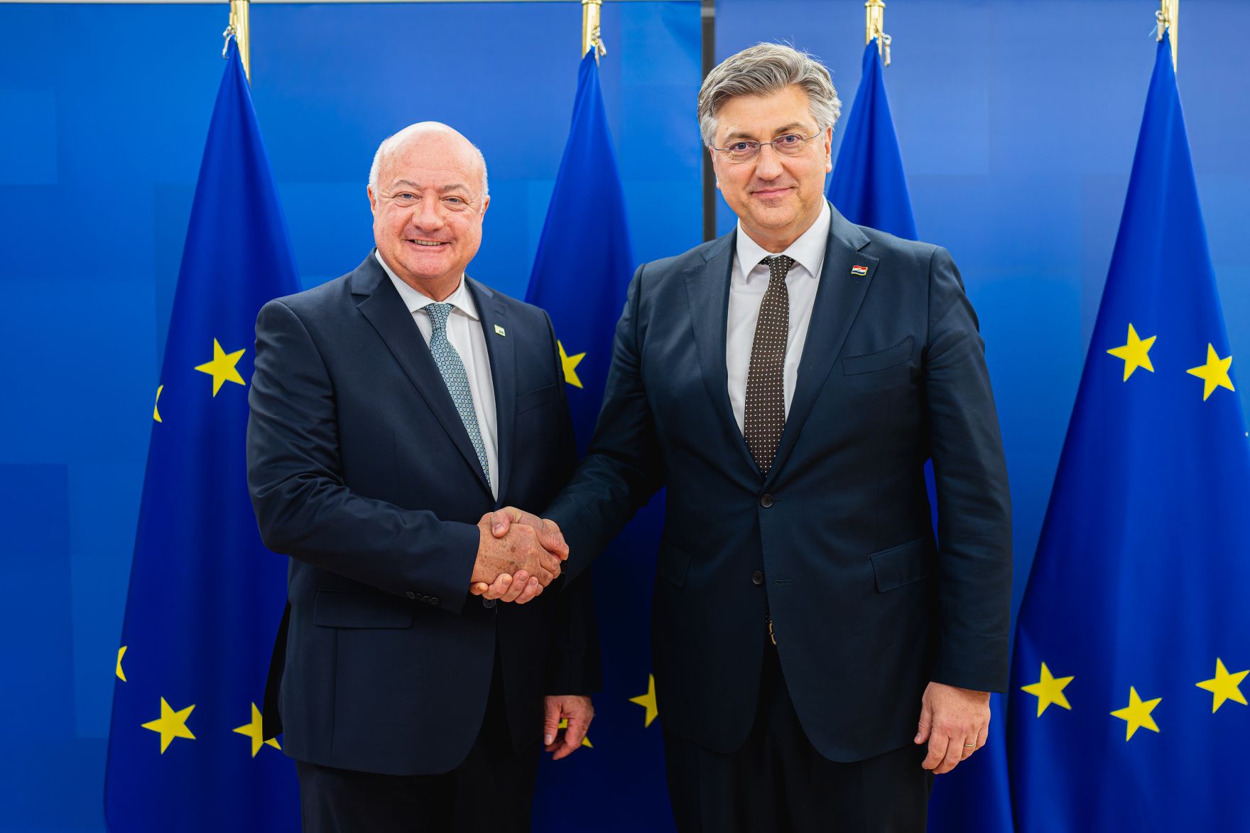 Am 20. M&auml;rz 2025 nahm Bundeskanzler Christian Stocker (l.) an dem Treffen der EU-Staats- und Regierungschefs in Br&uuml;ssel teil. Im Bild bei einem Arbeitsgespr&auml;ch mit dem kroatischen Premierminister Andrej Plenković (r.).
