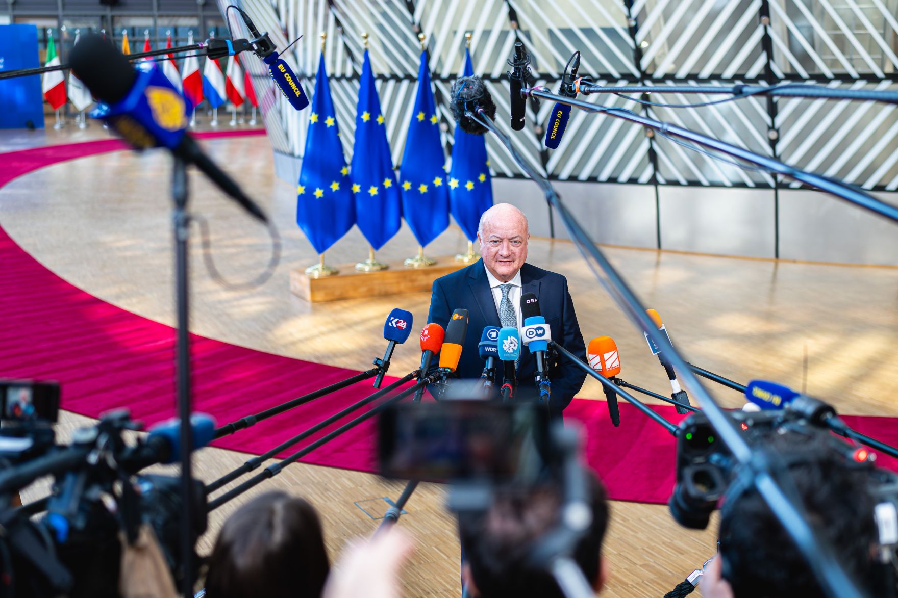 Am 20. M&auml;rz 2025 nahm Bundeskanzler Christian Stocker (im Bild) an dem Treffen der EU-Staats- und Regierungschefs in Br&uuml;ssel teil. Im Bild beim Doorstep.