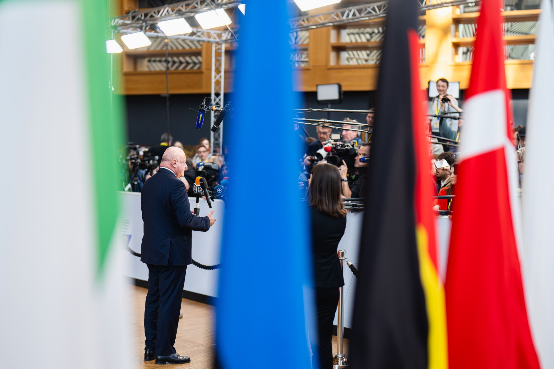 Am 20. M&auml;rz 2025 nahm Bundeskanzler Christian Stocker (l.) an dem Treffen der EU-Staats- und Regierungschefs in Br&uuml;ssel teil. Im Bild beim Doorstep.