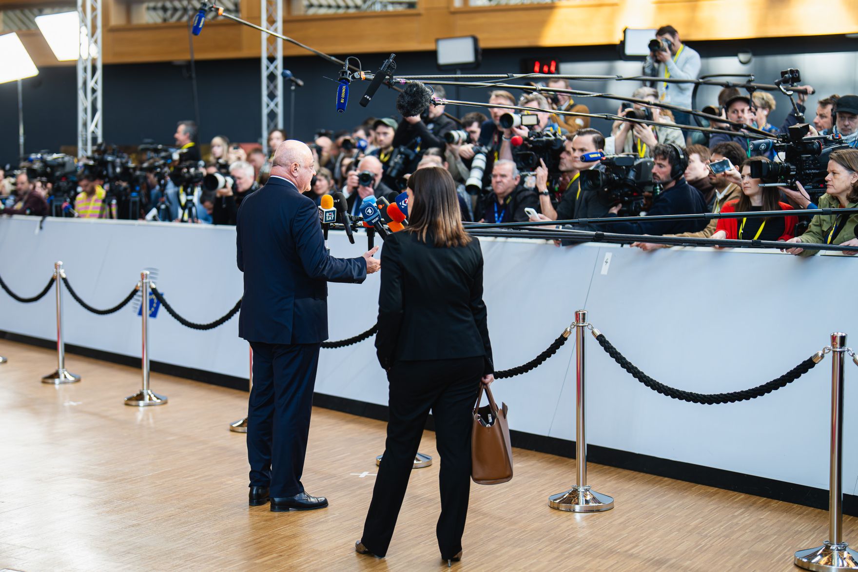 Am 20. M&auml;rz 2025 nahm Bundeskanzler Christian Stocker (l.) an dem Treffen der EU-Staats- und Regierungschefs in Br&uuml;ssel teil. Im Bild beim Doorstep.