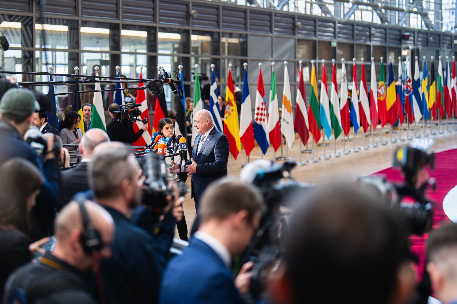 Am 20. M&auml;rz 2025 nahm Bundeskanzler Christian Stocker an dem Treffen der EU-Staats- und Regierungschefs in Br&uuml;ssel teil. Im Bild beim Doorstep.