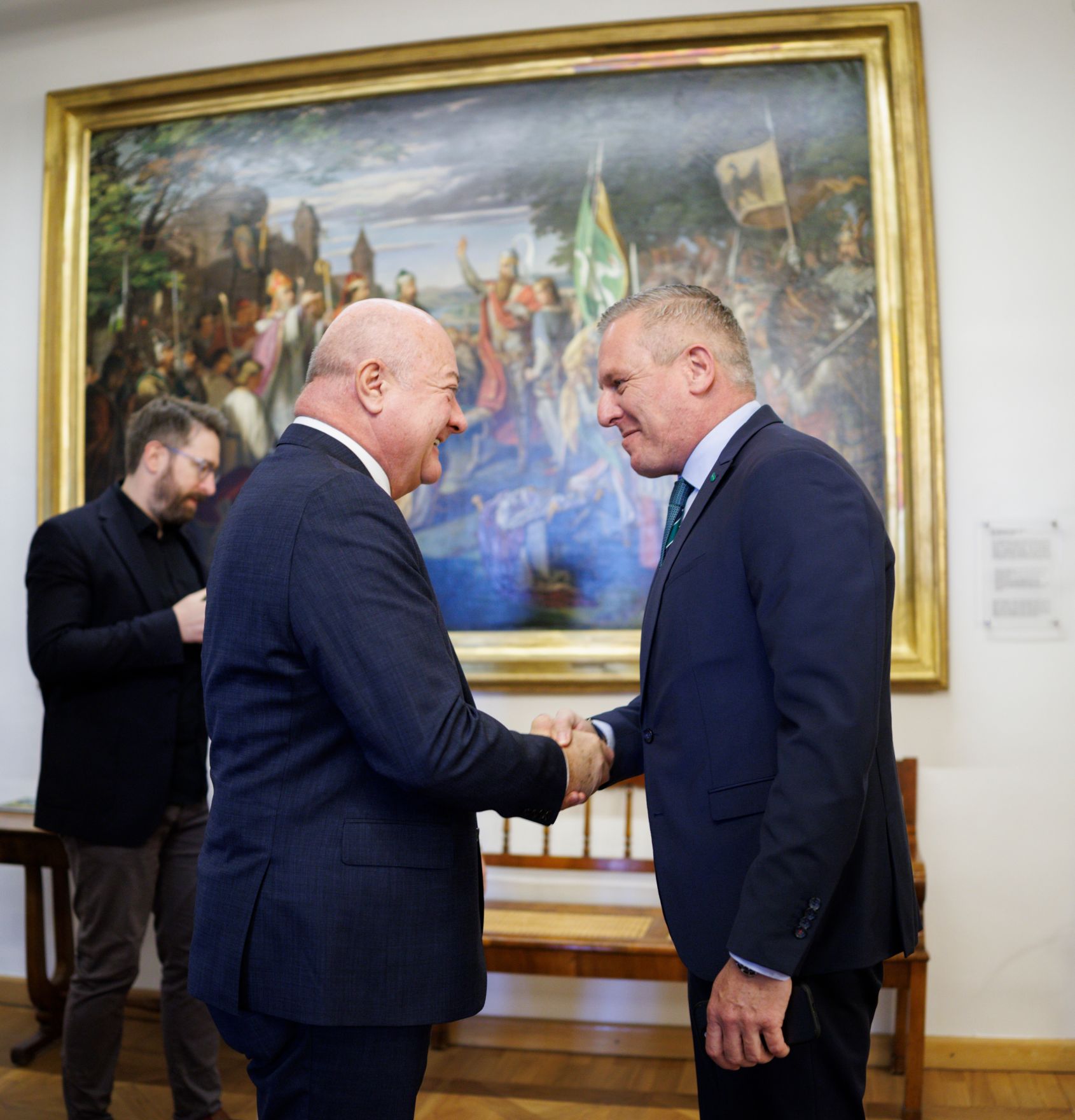 Am 4. April 2025 besuchte Bundeskanzler Christian Stocker (l.) im Rahmen seines Bundesl&auml;ndertags in der Steiermark das Amt der Steierm&auml;rkischen Landesregierung in Graz. Im Bild mit dem Landeshauptmann der Steiermark Mario Kunasek (r.).