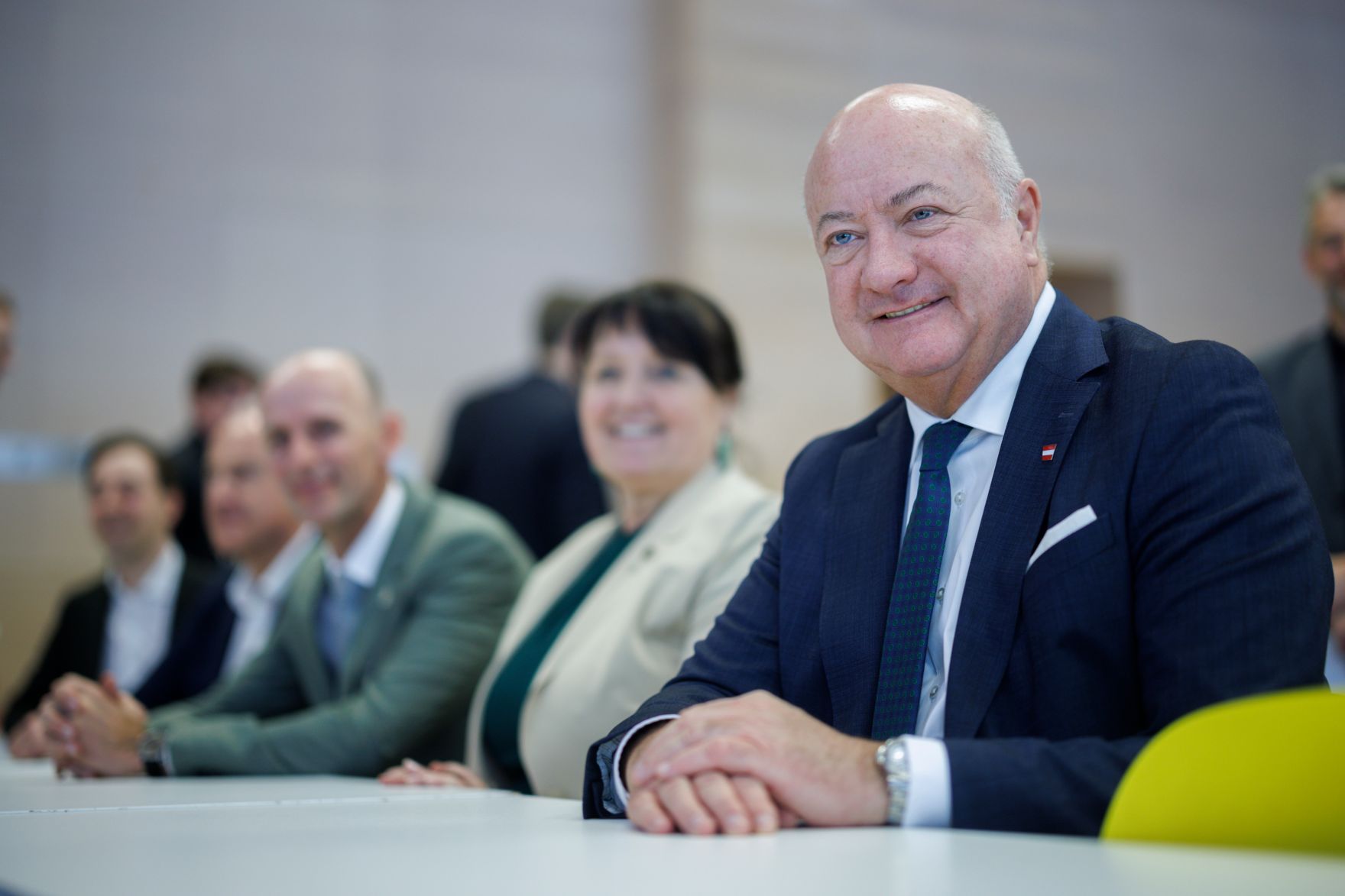 Am 4. April 2025 besuchte Bundeskanzler Christian Stocker (r.) im Rahmen seines Bundesl&auml;ndertags in der Steiermark das RCPE-Forschungszentrum.