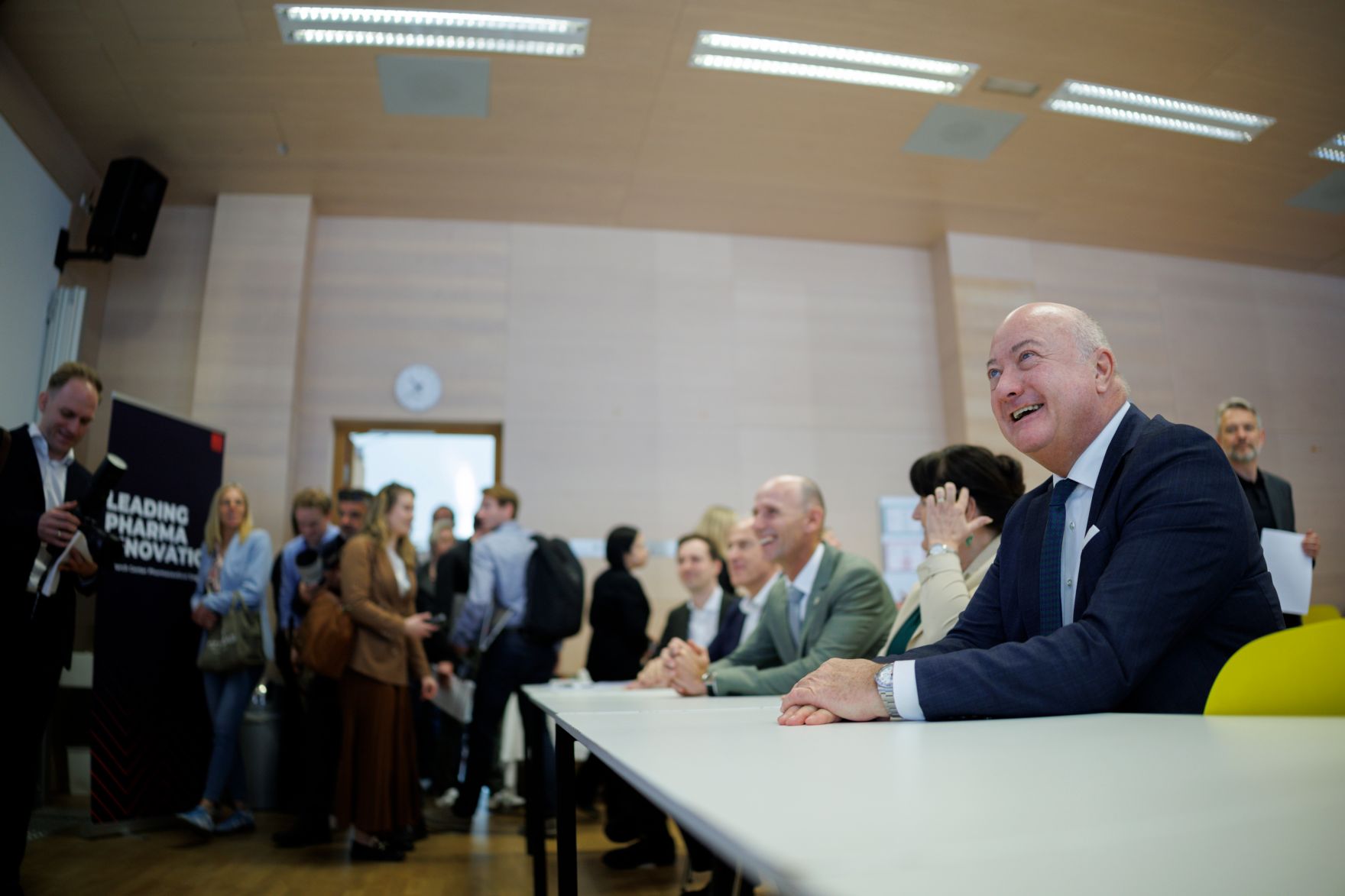 Am 4. April 2025 besuchte Bundeskanzler Christian Stocker (r.) im Rahmen seines Bundesl&auml;ndertags in der Steiermark das RCPE-Forschungszentrum.