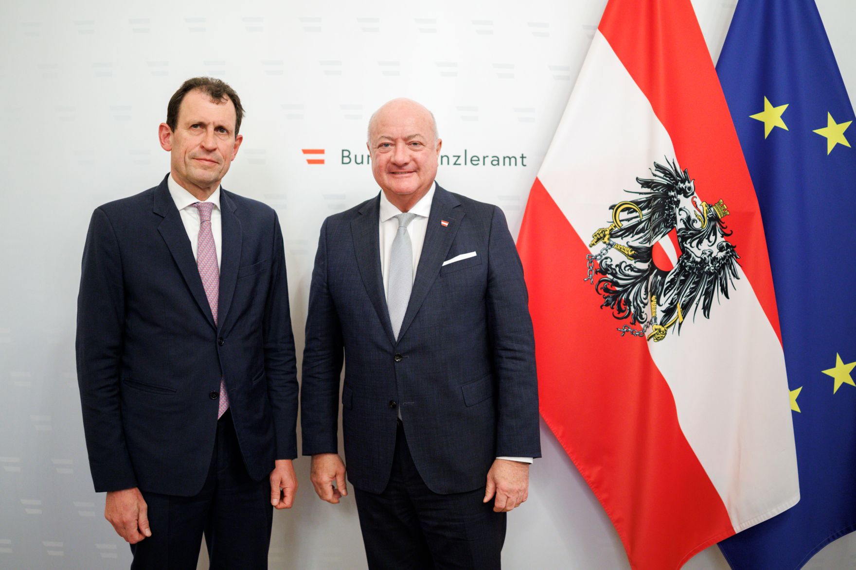 Am 15. April 2025 empfing Bundeskanzler Christian Stocker (r.) den Pr&auml;sidenten des Verfassungsgerichtshofes Christoph Grabenwarter (l.) zu einem Arbeitsgespr&auml;ch.