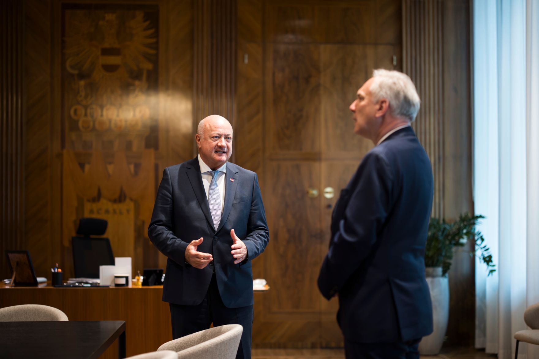 Am 24. April 2025 empfing Bundeskanzler Christian Stocker (l.) den Nationalratspr&auml;sidenten Walter Rosenkranz (r.).