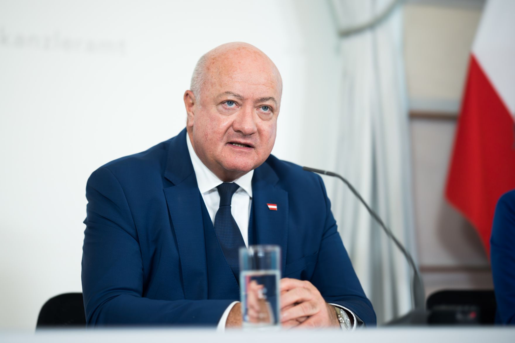 Am 7. Mai 2025 nahmen Bundeskanzler Christian Stocker (im Bild), Vizekanzler Andreas Babler und Bundesministerin Beate Meinl-Reisinger am Pressefoyer nach dem Ministerrat teil.