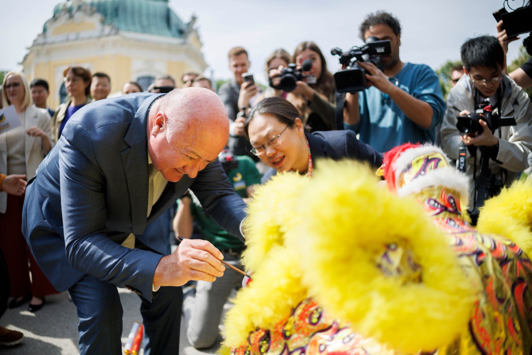 Am 14. Mai 2025 nahm Bundeskanzler Christian Stocker an der feierlichen &Uuml;bergabe des Panda-Paares im Tiergarten Sch&ouml;nbrunn teil.