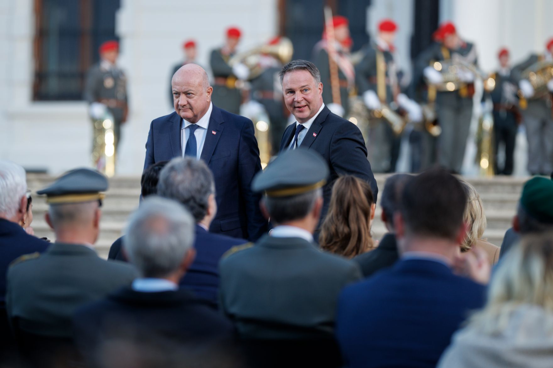 Am 15. Mai 2025 fand der Staatsakt &bdquo;70 Jahre Unterzeichnung des &Ouml;sterreichischen Staatsvertrages&ldquo; vor dem Oberen Belvedere statt. Im Bild Bundeskanzler Christian Stocker (m.l.) und Vizekanzler Andreas Babler (m.r.).
