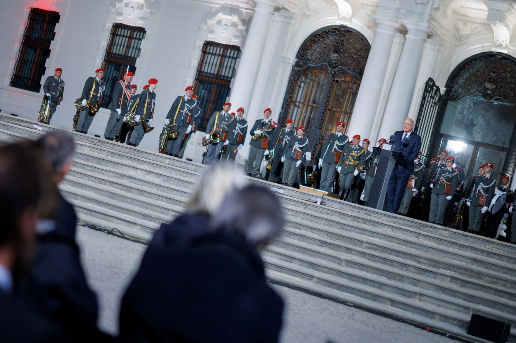 Am 15. Mai 2025 fand der Staatsakt &bdquo;70 Jahre Unterzeichnung des &Ouml;sterreichischen Staatsvertrages&ldquo; vor dem Oberen Belvedere statt. Im Bild Bundeskanzler Christian Stocker (r.).