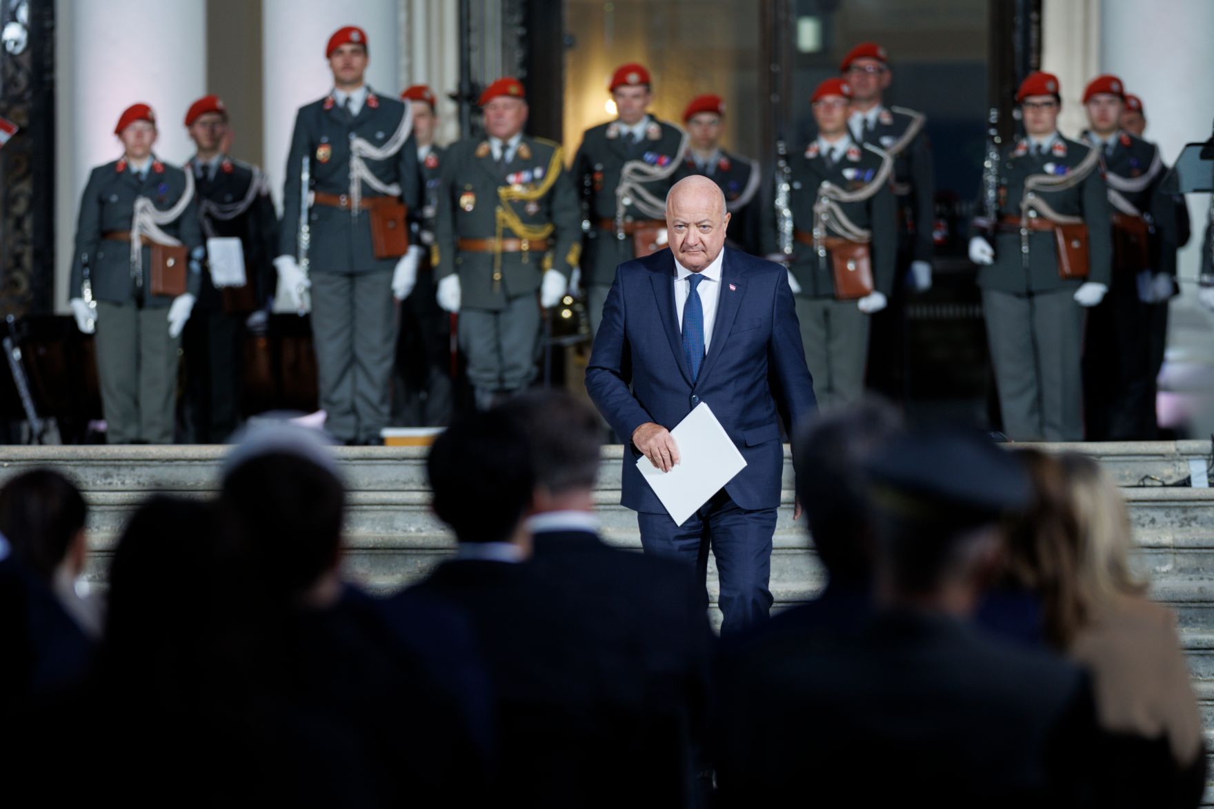 Am 15. Mai 2025 fand der Staatsakt &bdquo;70 Jahre Unterzeichnung des &Ouml;sterreichischen Staatsvertrages&ldquo; vor dem Oberen Belvedere statt. Im Bild Bundeskanzler Christian Stocker (m.).