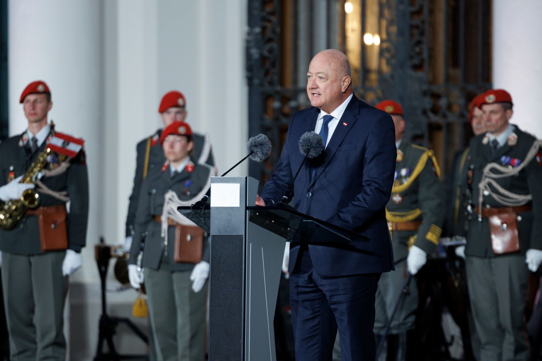Am 15. Mai 2025 fand der Staatsakt &bdquo;70 Jahre Unterzeichnung des &Ouml;sterreichischen Staatsvertrages&ldquo; vor dem Oberen Belvedere statt. Im Bild Bundeskanzler Christian Stocker (m.).