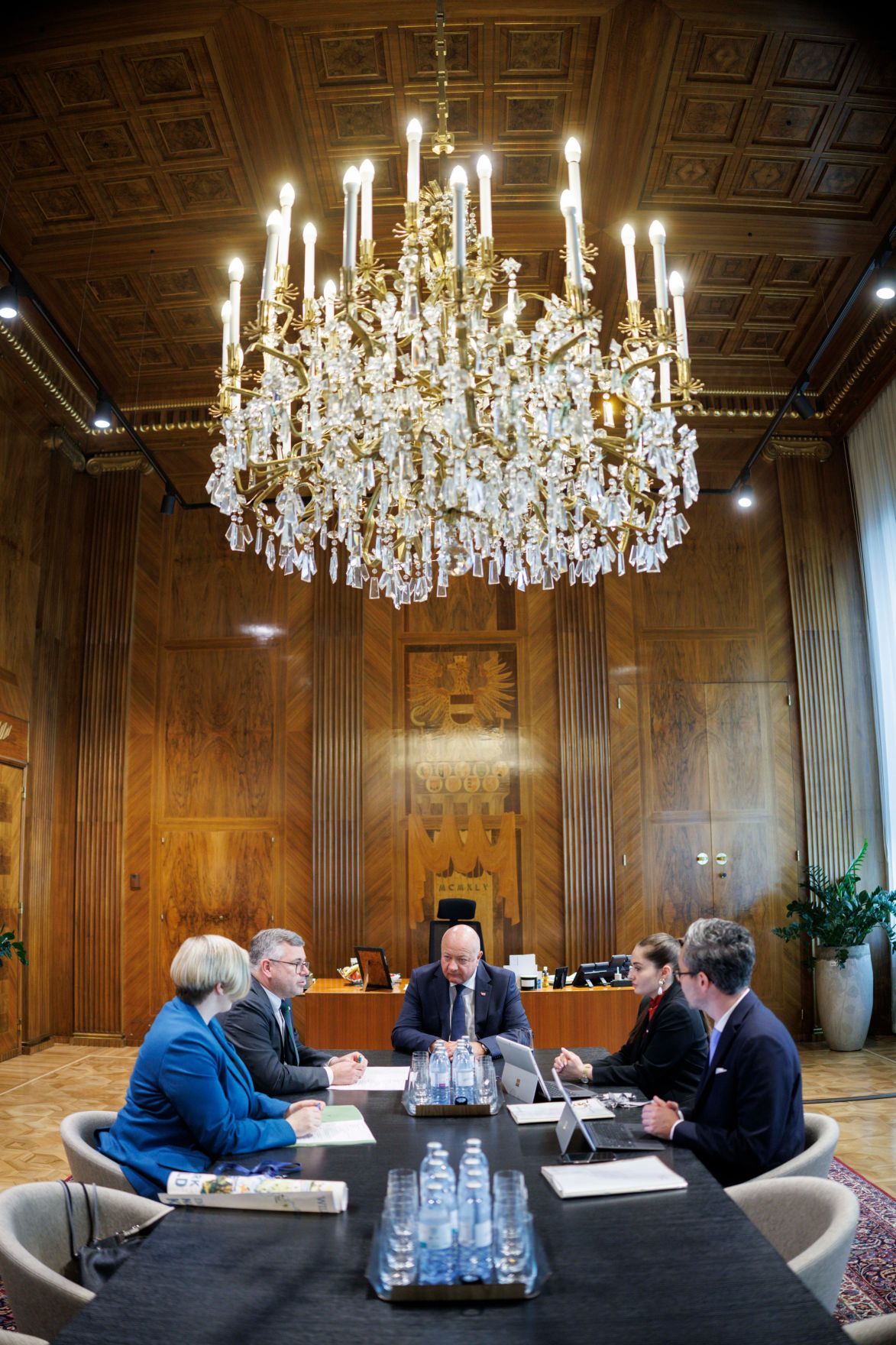 Am 15. Mai 2025 empfing Bundeskanzler Christian Stocker (m.) den nieder&ouml;sterreichischen Landesrat Ludwig Schleritzko (2.v.l.) zu einem Arbeitsgespr&auml;ch.