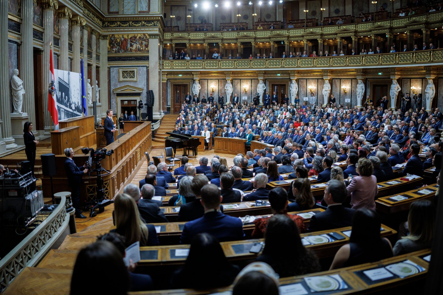Am 15. Mai 2025 nahm Bundeskanzler Christian Stocker am Festakt &sbquo;70 Jahre Staatsvertrag&lsquo; im Parlament teil.