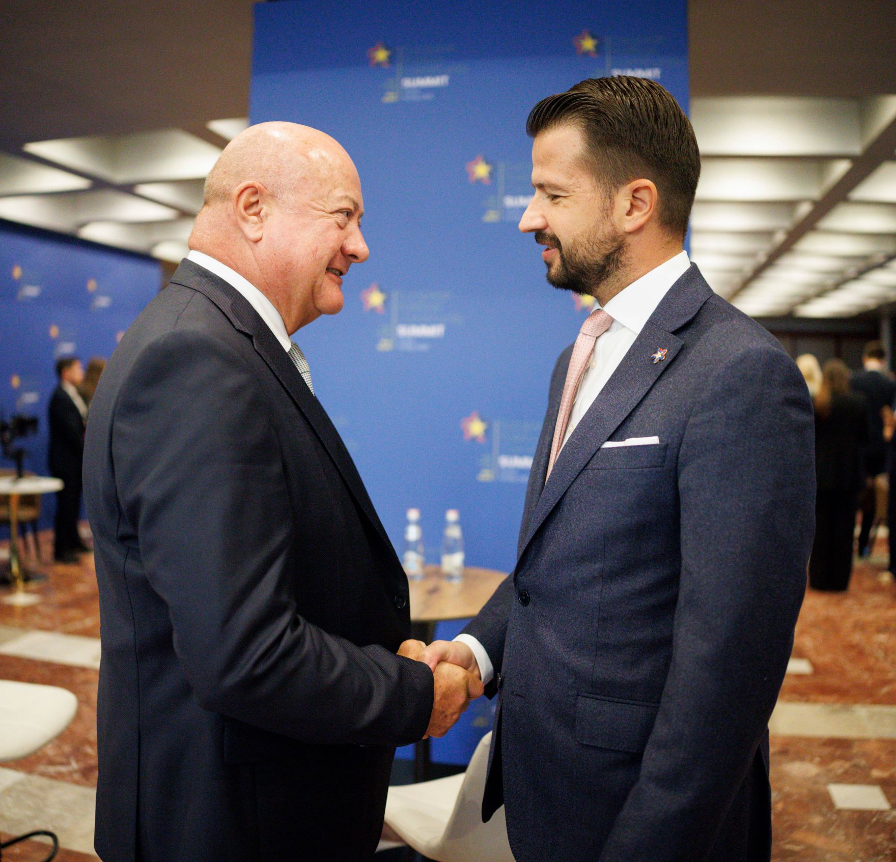 Am 16. Mai 2025 reiste Bundeskanzler Christian Stocker (l.) zu einem Arbeitsbesuch nach Albanien. Im Bild beim Gipfeltreffen der Europ&auml;ischen Politischen Gemeinschaft (EPG).
