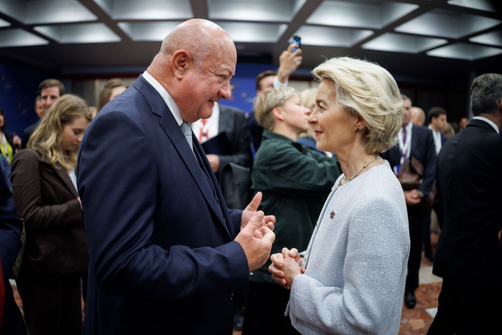 Am 16. Mai 2025 reiste Bundeskanzler Christian Stocker (m.l.) zu einem Arbeitsbesuch nach Albanien. Im Bild mit der Pr&auml;sidentin der Europ&auml;ischen Kommission, Ursula von der Leyen (m.r.), beim Gipfeltreffen der Europ&auml;ischen Politischen Gemeinschaft (EPG).