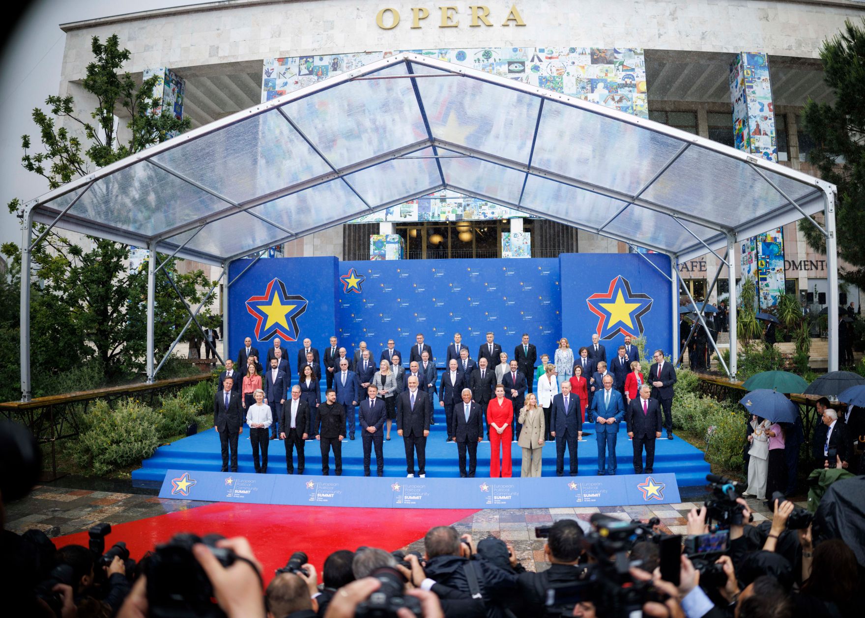 Am 16. Mai 2025 reiste Bundeskanzler Christian Stocker zu einem Arbeitsbesuch nach Albanien. Im Bild beim Gipfeltreffen der Europ&auml;ischen Politischen Gemeinschaft (EPG).