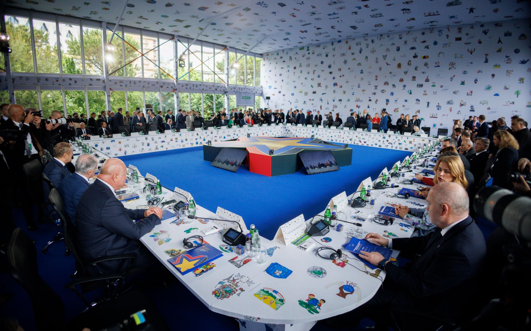 Am 16. Mai 2025 reiste Bundeskanzler Christian Stocker zu einem Arbeitsbesuch nach Albanien. Im Bild beim Gipfeltreffen der Europ&auml;ischen Politischen Gemeinschaft (EPG).