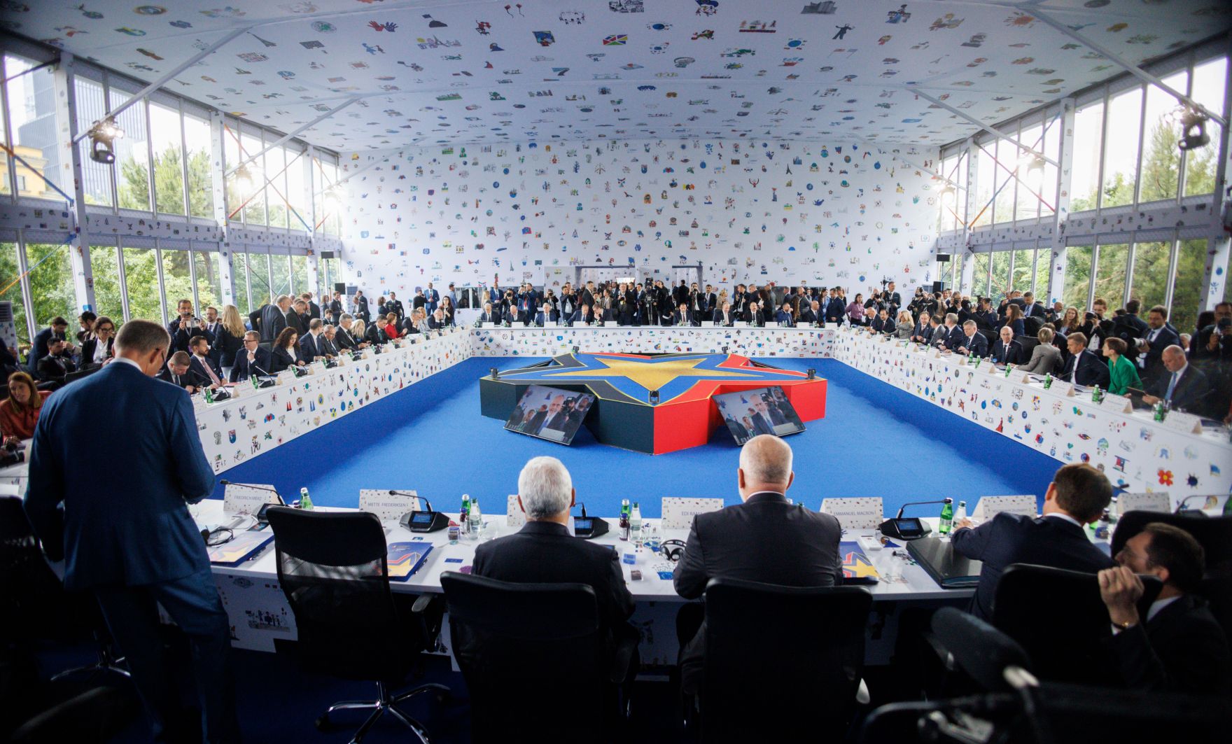 Am 16. Mai 2025 reiste Bundeskanzler Christian Stocker zu einem Arbeitsbesuch nach Albanien. Im Bild beim Gipfeltreffen der Europ&auml;ischen Politischen Gemeinschaft (EPG).