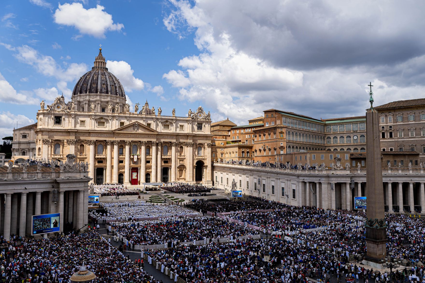 Am 18. Mai 2025 besuchte Bundeskanzler Christian Stocker die Inauguration des Papstes Leo XIV im Vatikan.