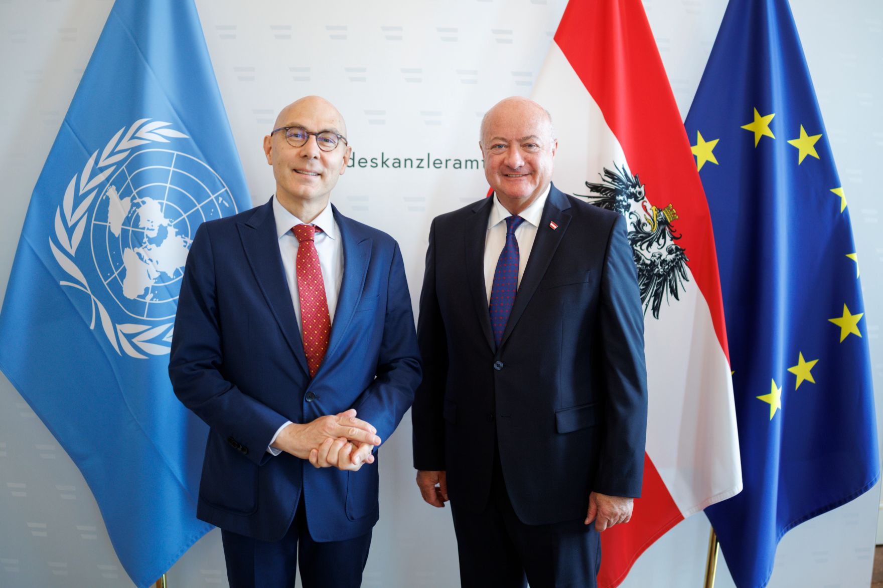 Am 27. Mai 2025 empfing Bundeskanzler Christian Stocker (r.) den UN-Hochkommissar f&uuml;r Menschenrechte Volker T&uuml;rk (l.) zu einem Arbeitsgespr&auml;ch.