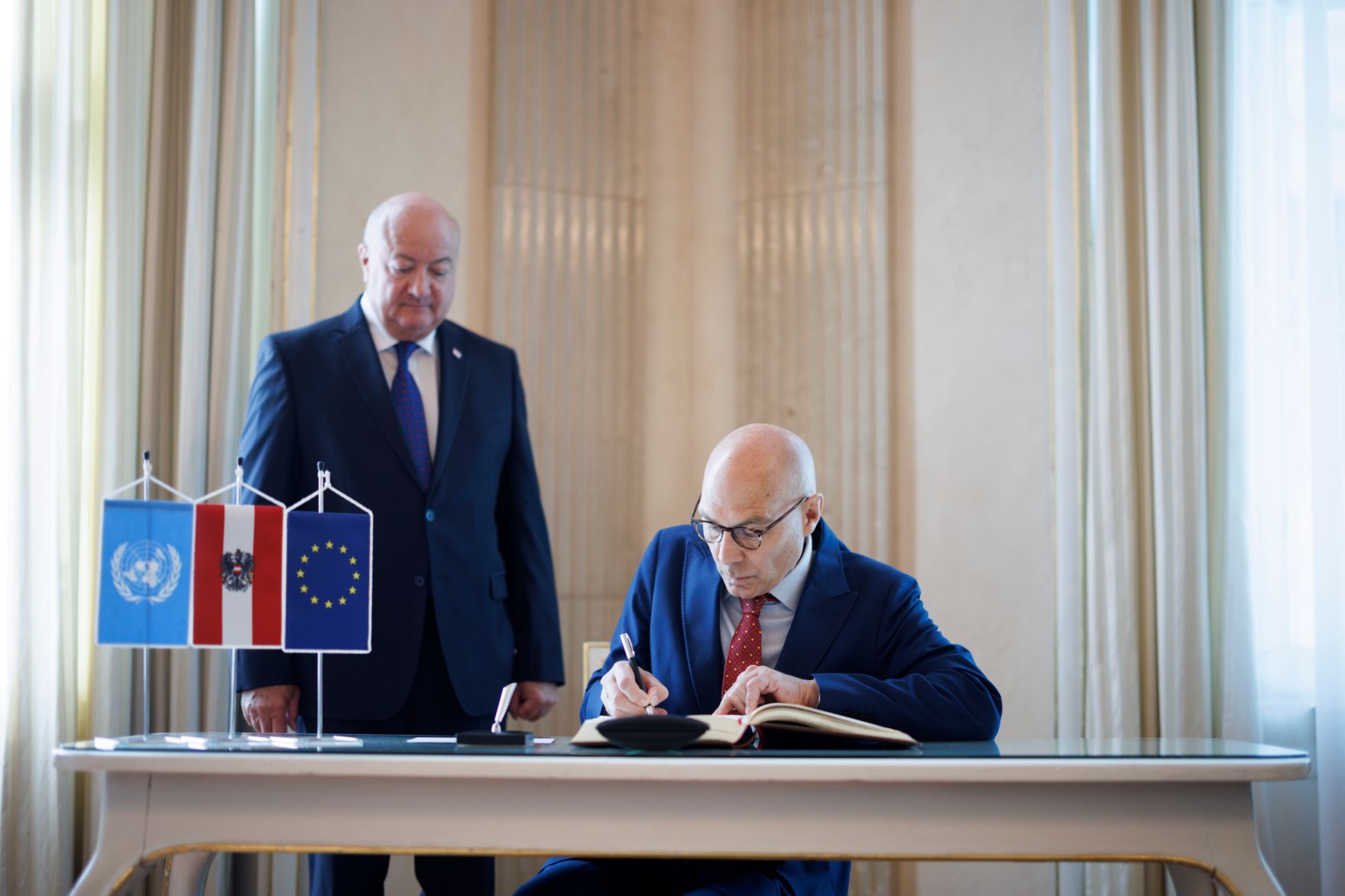 Am 27. Mai 2025 empfing Bundeskanzler Christian Stocker (l.) den UN-Hochkommissar f&uuml;r Menschenrechte Volker T&uuml;rk (r.) zu einem Arbeitsgespr&auml;ch.