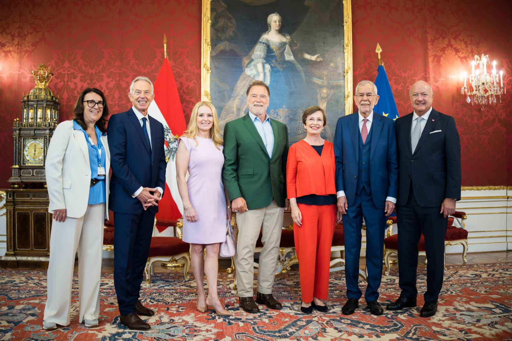 Am 3. Juni 2025 nahm Bundeskanzler Christian Stocker (r.) am Austrian World Summit 2025 teil. Im Bild mit Bundespr&auml;sident Alexander Van der Bellen (2.v.r.) und Arnold Schwarzenegger (m.).