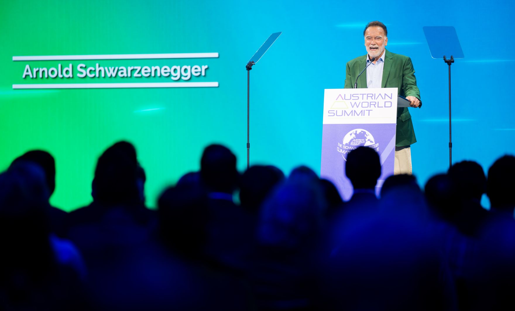 Am 3. Juni 2025 nahm Bundeskanzler Christian Stocker am Austrian World Summit 2025 teil. Im Bild Arnold Schwarzenegger.