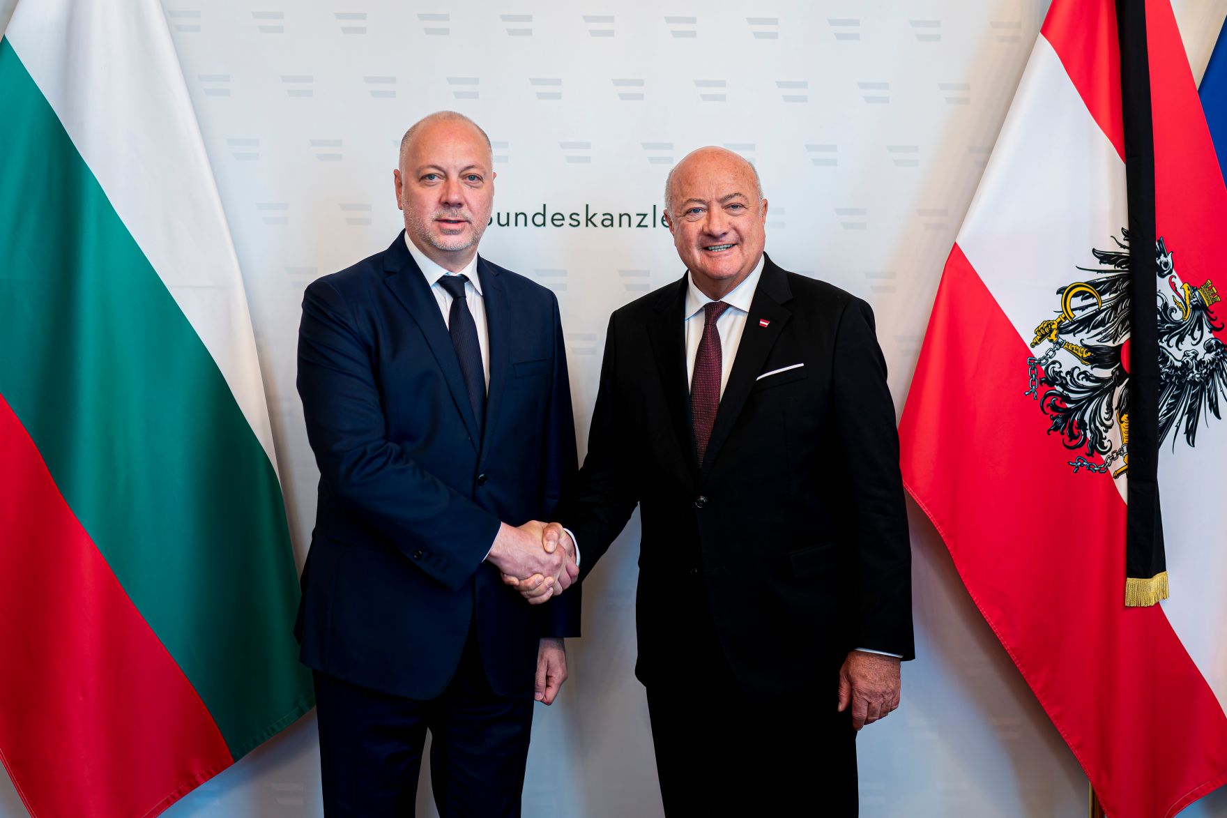 Am 12. Juni 2025 empfing Bundeskanzler Christian Stocker (r.) den Ministerpr&auml;sidenten von Bulgarien, Rosen Zhelyazkov (l.).