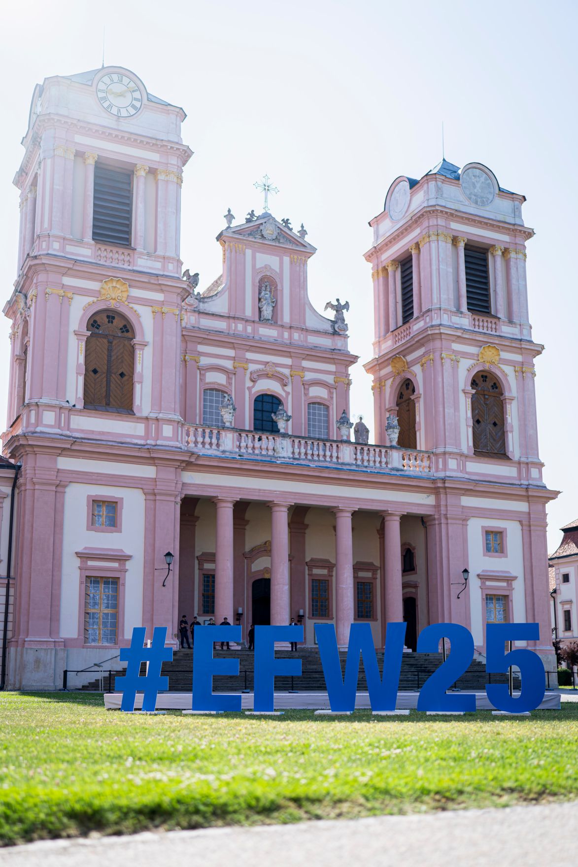 Am 13. Juni 2025 nahm Bundeskanzler Christian Stocker am Europa-Forum Wachau teil.