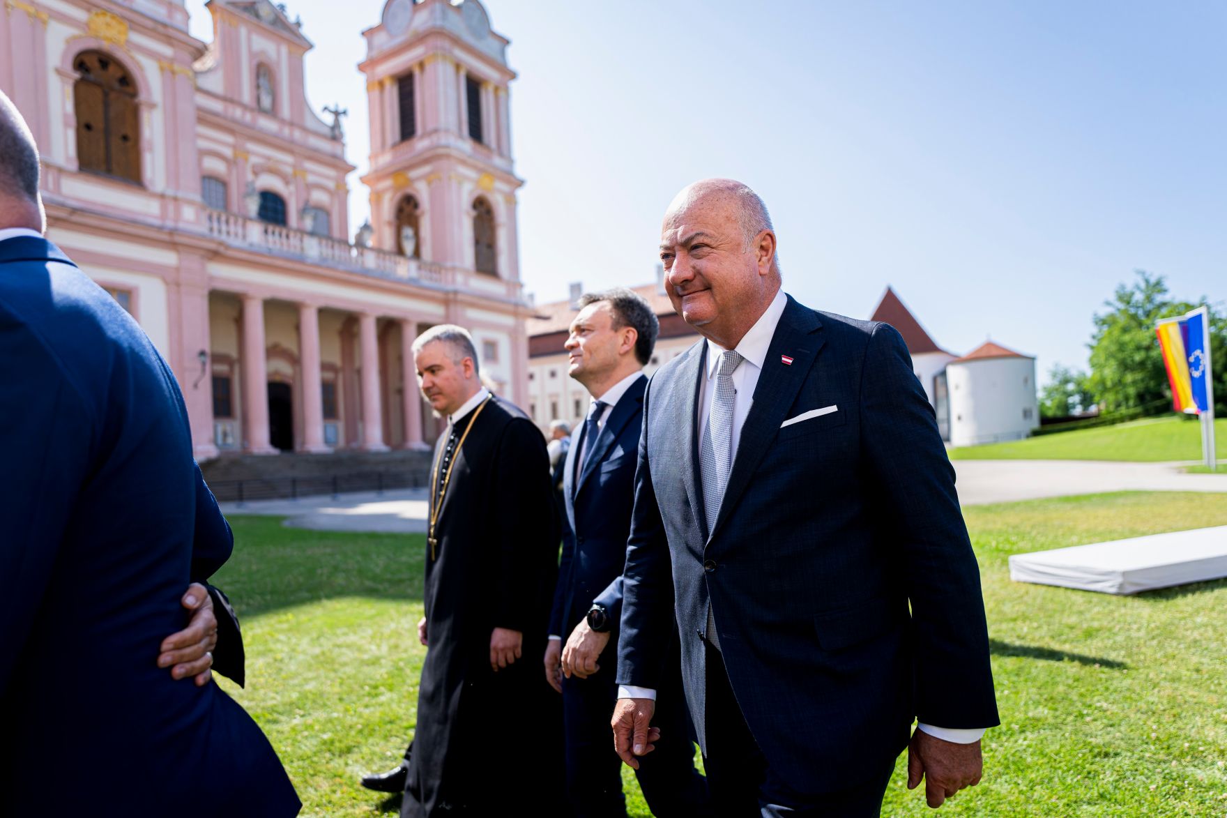 Am 13. Juni 2025 nahm Bundeskanzler Christian Stocker (r.) am Europa-Forum Wachau teil. Im Bild mit dem Ministerpr&auml;sidenten der Republik Moldau, Dorin Recean (m.r.).