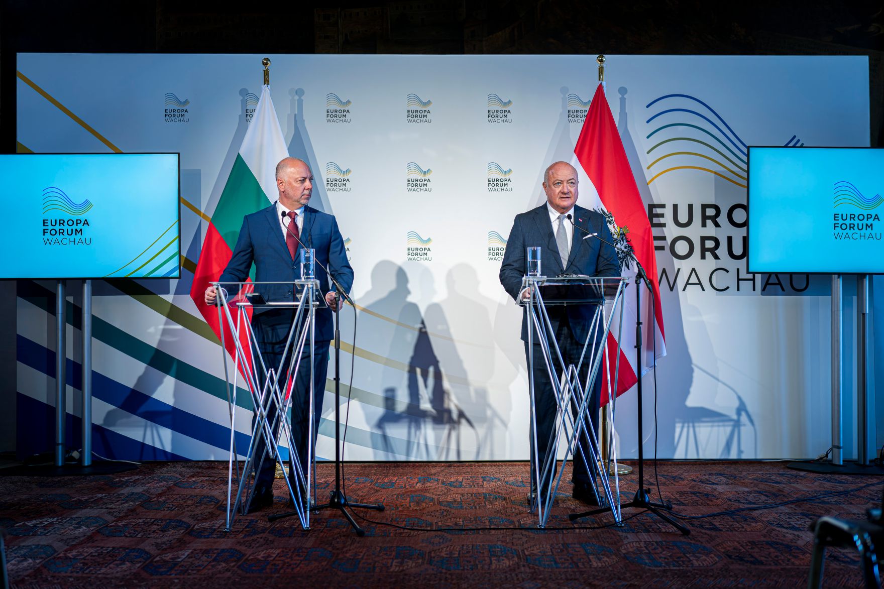 Am 13. Juni 2025 nahm Bundeskanzler Christian Stocker (r.) am Europa-Forum Wachau teil. Im Bild mit dem Ministerpr&auml;sidenten von Bulgarien, Rosen Zhelyazkov (l.).