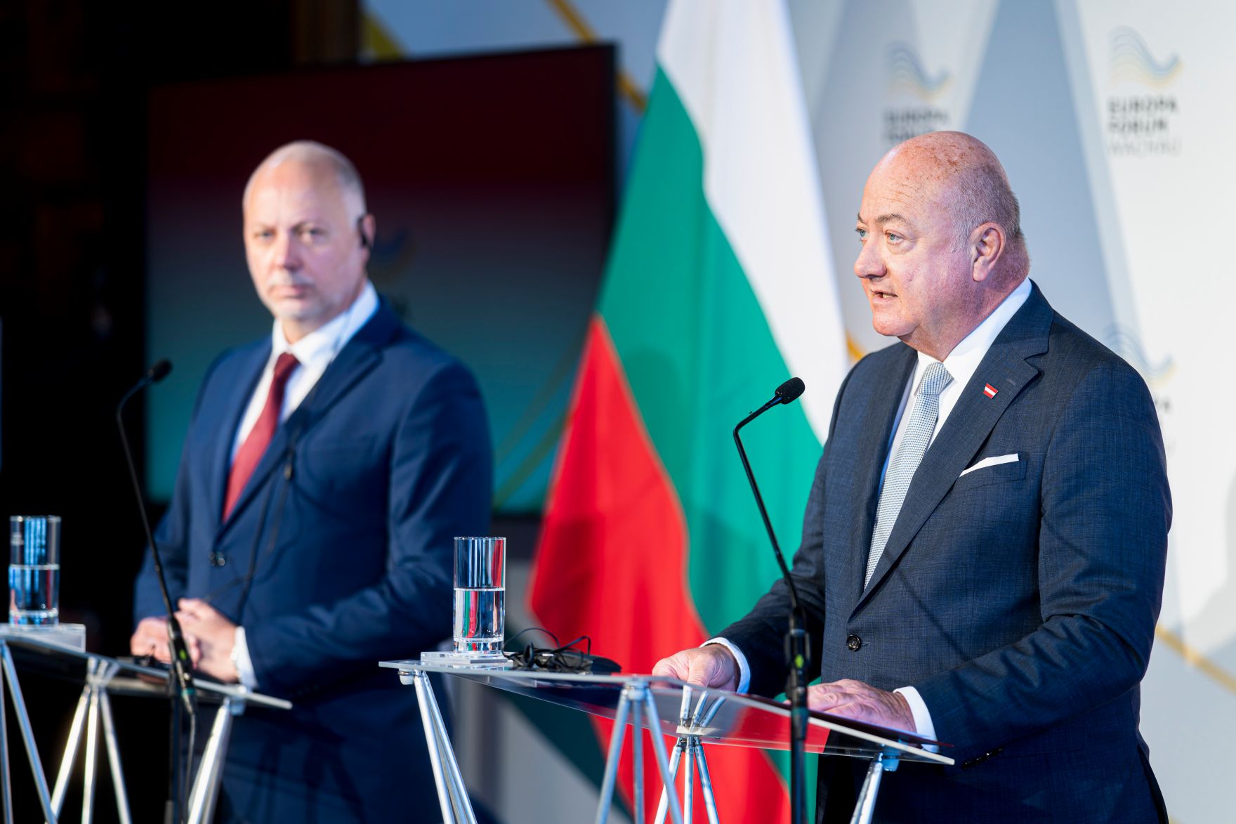 Am 13. Juni 2025 nahm Bundeskanzler Christian Stocker (r.) am Europa-Forum Wachau teil. Im Bild mit dem Ministerpr&auml;sidenten von Bulgarien, Rosen Zhelyazkov (l.).
