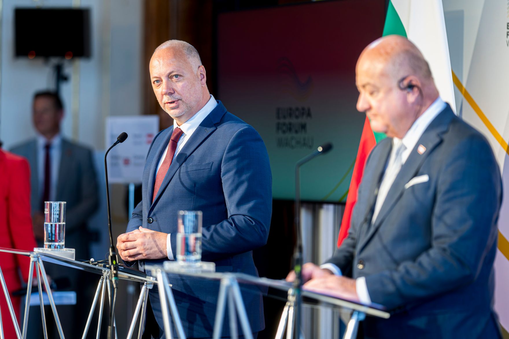 Am 13. Juni 2025 nahm Bundeskanzler Christian Stocker (r.) am Europa-Forum Wachau teil. Im Bild mit dem Ministerpr&auml;sidenten von Bulgarien, Rosen Zhelyazkov (l.).