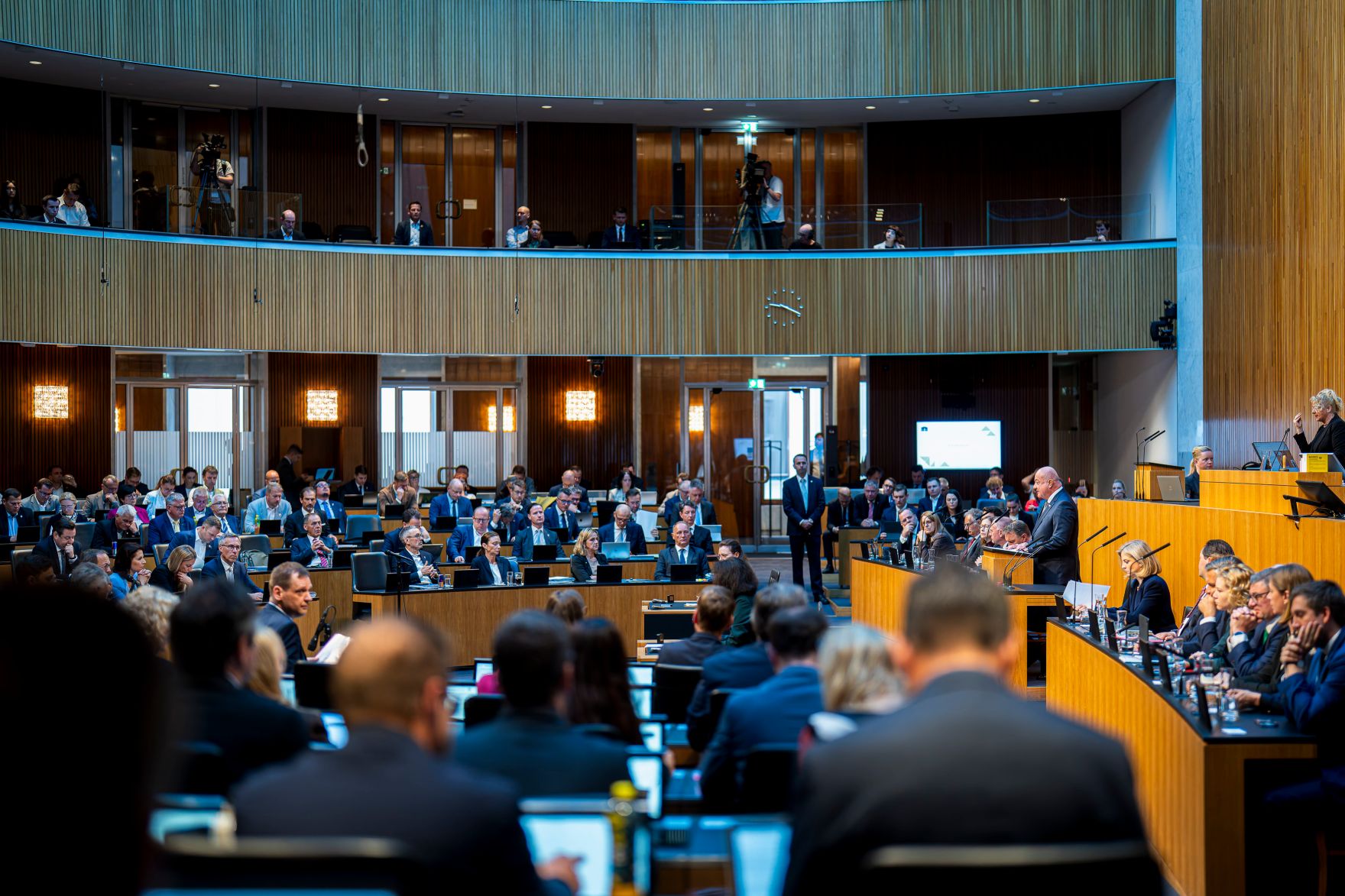 Am 16. Juni 2025 sprach Bundeskanzler Christian Stocker in der Aktuellen Budget Generaldebatte im Nationalrat zum Thema &uuml;ber das &bdquo;Doppelbudget 2025/26 und den neuen mittelfristigen Bundesfinanzrahmen bis 2029" im Parlament.