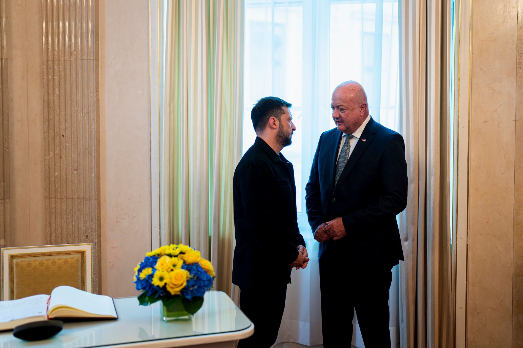 Am 16. Juni 2025 empfing Bundeskanzler Christian Stocker (r.) den Pr&auml;sidenten der Ukraine Wolodymyr Selenskyj (l.) zu einem Arbeitsgespr&auml;ch.