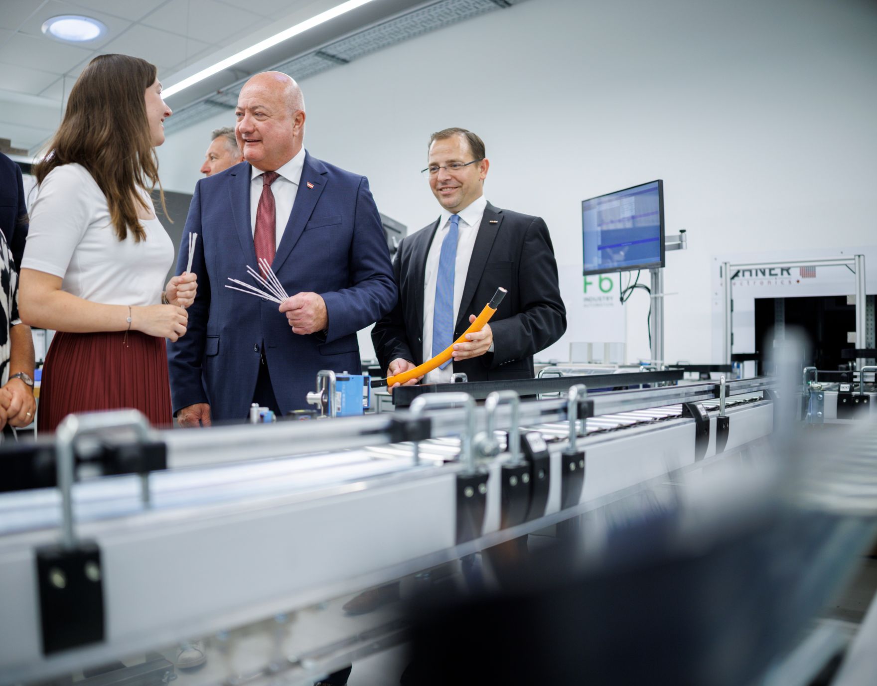 Am 1. Juli 2025 besuchte Bundeskanzler Christian Stocker (im Bild) im Rahmen seines Bundesl&auml;ndertages im Burgenland die LEHNER electronics GmbH.