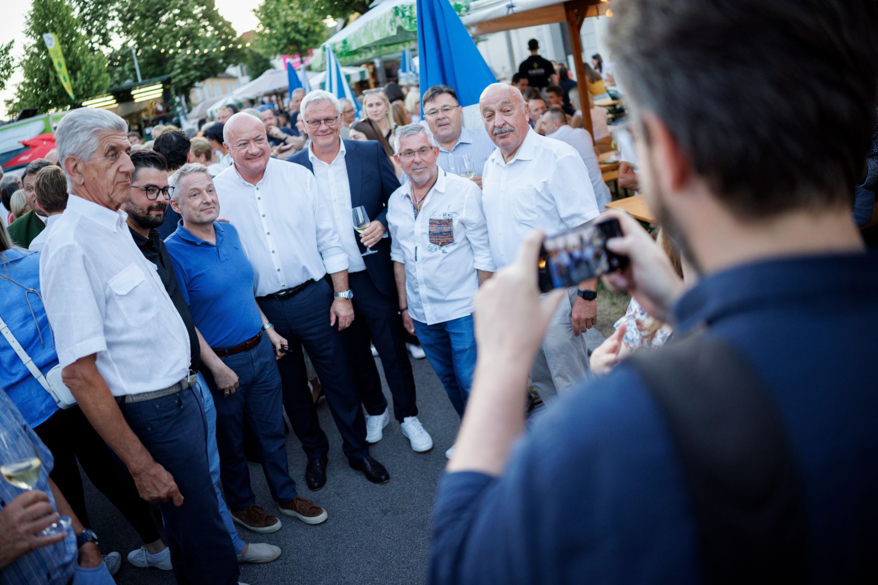 Am 1. Juli 2025 besuchte Bundeskanzler Christian Stocker (im Bild) im Rahmen seines Bundesl&auml;ndertages im Burgenland den Winzerkirtag Kleinh&ouml;flein.