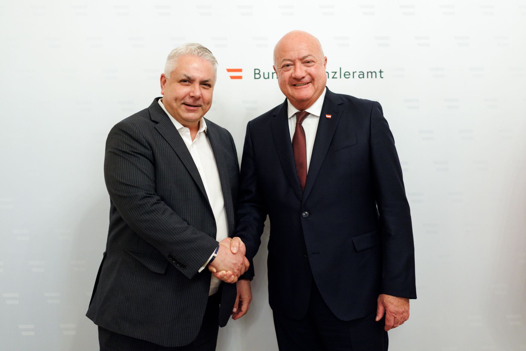 Am 2. Juli 2025 empfing Bundeskanzler Christian Stocker (r.) den CEO Erste Group, Peter Bosek (l.) zu einem Gespr&auml;ch.