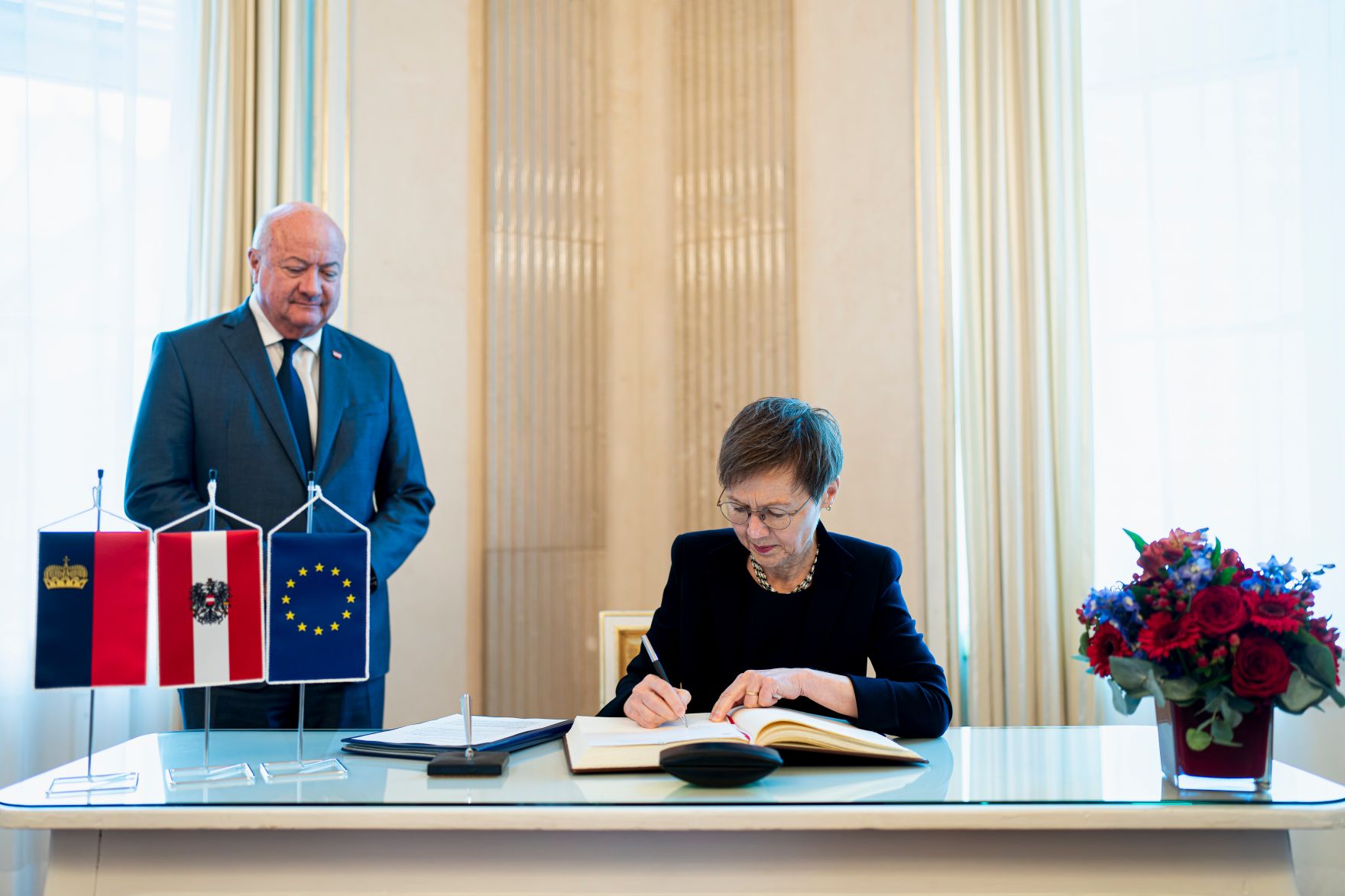 Am 9. Juli 2025 empfing Bundeskanzler Christian Stocker (l.) die Regierungschefin von Liechtenstein Brigitte Haas (r.) zu einem Arbeitsgespr&auml;ch im Bundeskanzleramt.