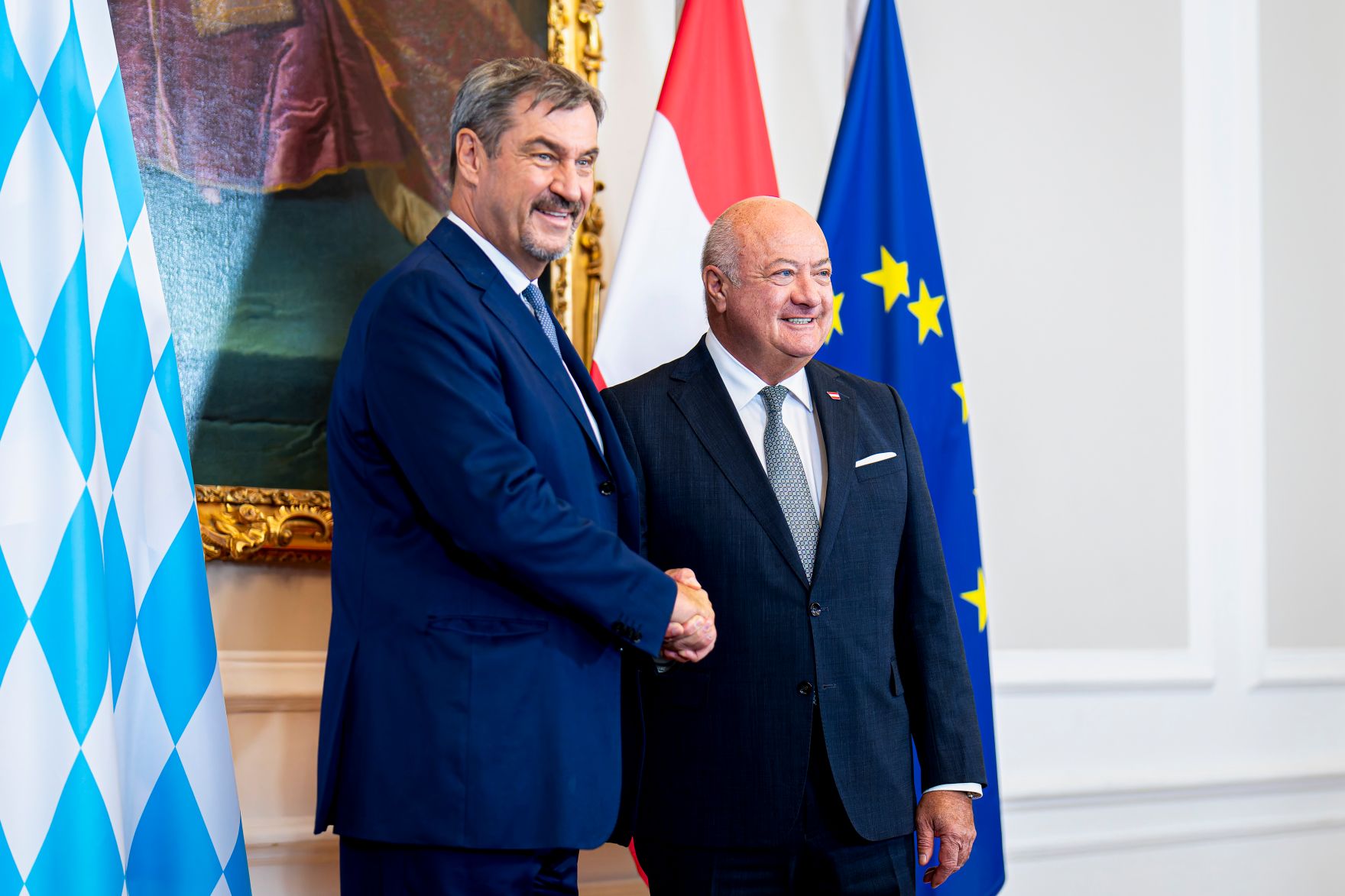Am 10. Juli 2025 empfing Bundeskanzler Christian Stocker (r.) den Ministerpr&auml;sidenten des Freistaates Bayern Markus S&ouml;der (l.) zu einem Arbeitsgespr&auml;ch im Bundeskanzleramt.