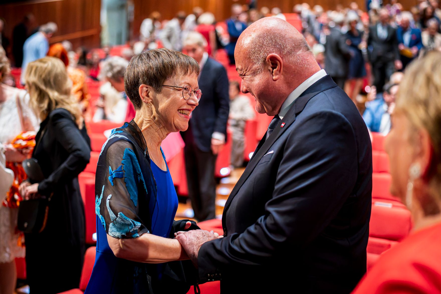 Am 16. Juli 2025 besuchte Bundeskanzler Christian Stocker (r.) die Er&ouml;ffnung der 79. Bregenzer Festspiele. Im Bild mit der Regierungschefin von Liechtenstein Brigitte Haas (l.).