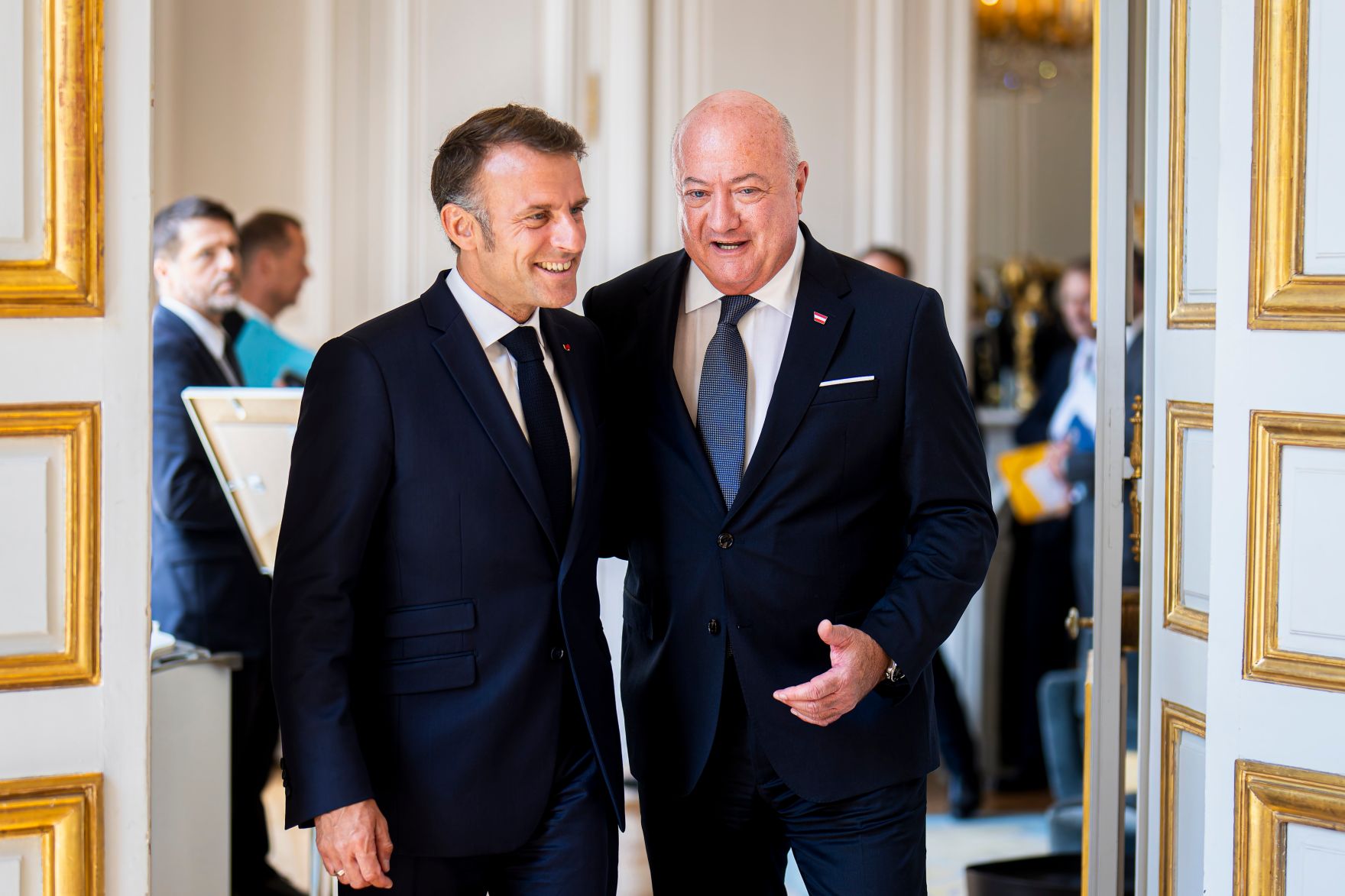 Am 18. Juli 2025 reiste Bundeskanzler Christian Stocker (r.) zu einem Arbeitsbesuch nach Paris. Im Bild mit dem Pr&auml;sidenten von Frankreich, Emmanuel Macron (l.).