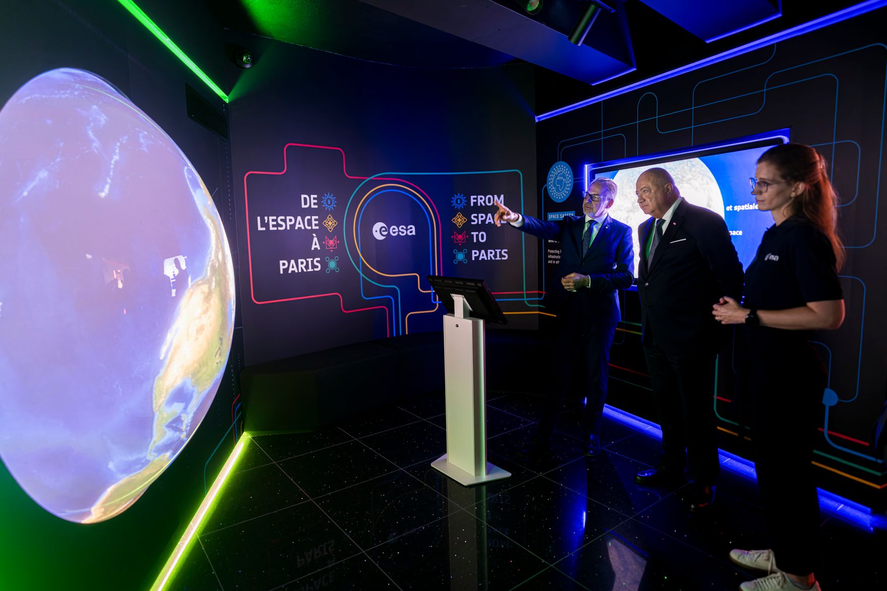 Am 18. Juli 2025 reiste Bundeskanzler Christian Stocker (m.) zu einem Arbeitsbesuch nach Paris. Im Bild mit ESA-Generaldirektor Josef Aschbacher (l.).