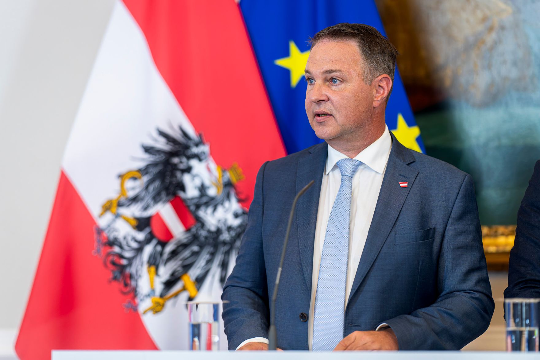 Am 23. Juli 2025 fand der Sommerministerrat der &Ouml;sterreichischen Bundesregierung statt. Im Bild beim Doorstep Vizekanzler Andreas Babler.