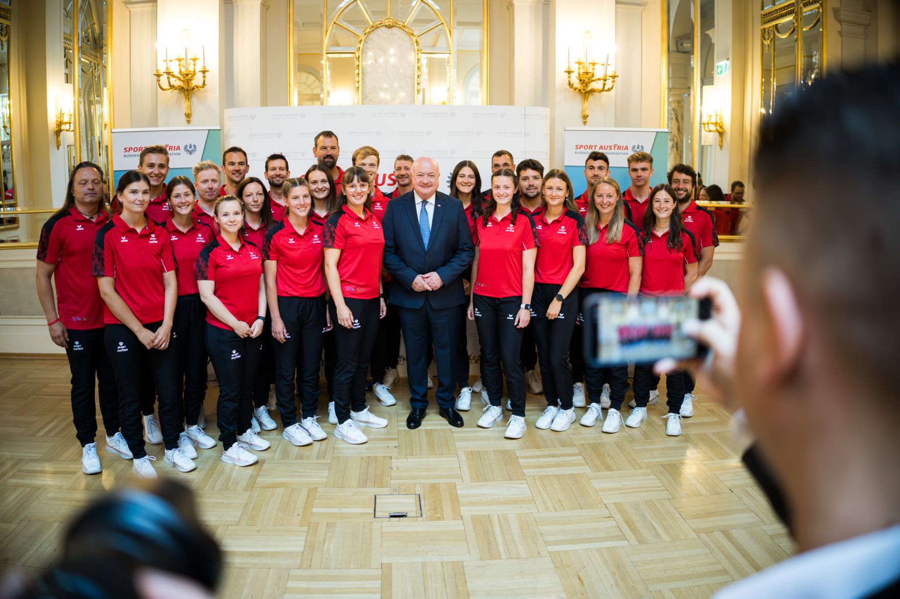 Am 24. Juli 2025 verabschiedete Bundeskanzler Christian Stocker (im Bild) das Team Austria zu den World Games 2025.